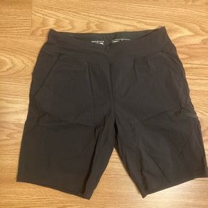 Mountain hardware shorts